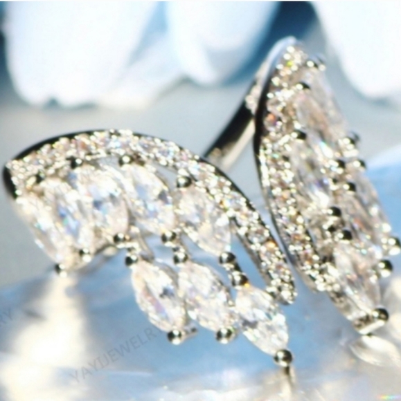Jewelry - 🎀Sparkling Angle Wing Ring